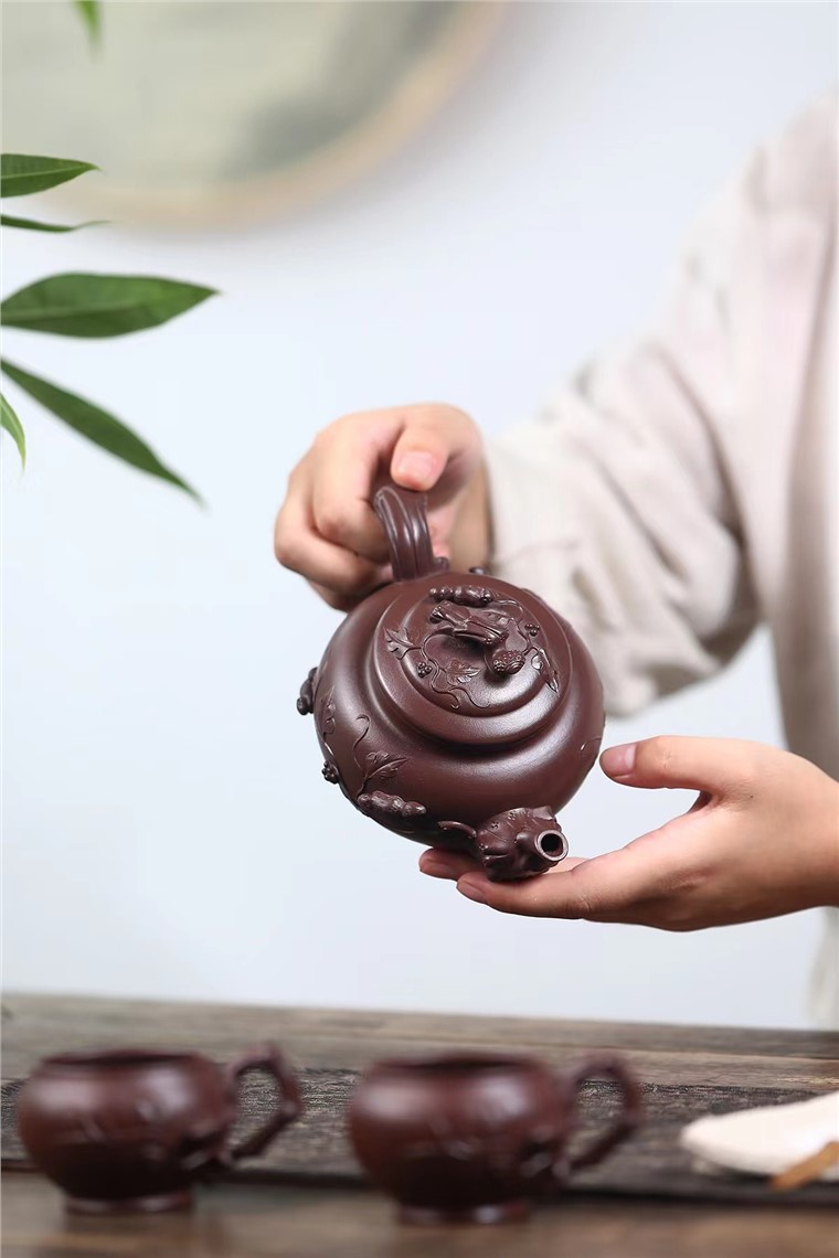 沈邃华作品 松鼠葡萄套组图片