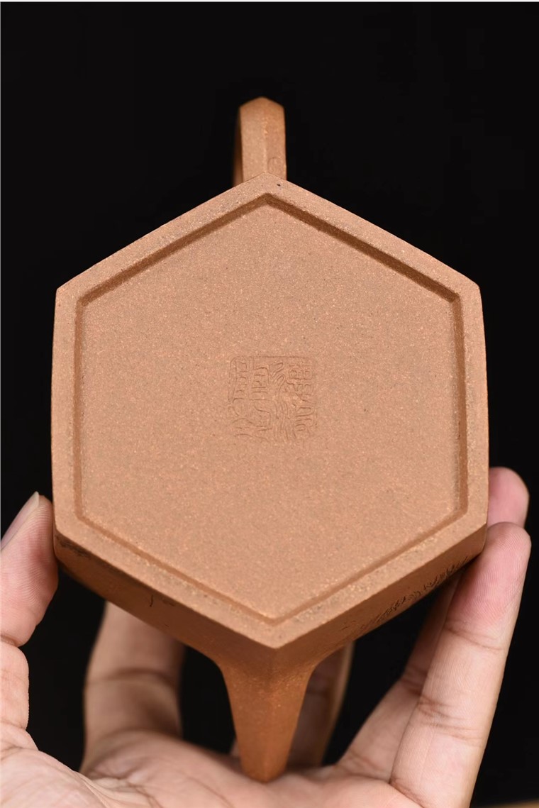 袁德波作品 六方德钟