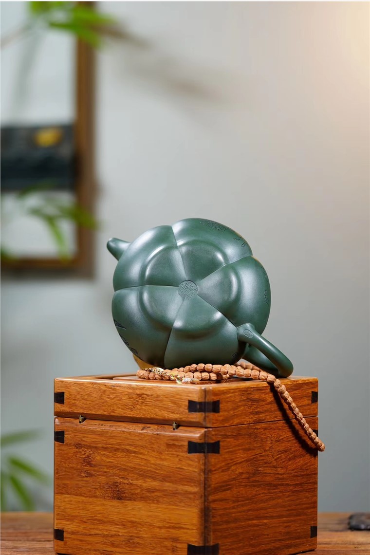 方玉兰作品 上合桃
