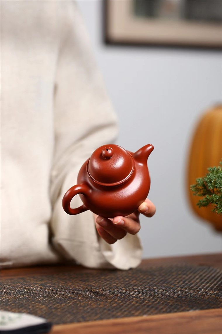 戚志君作品 掇球图片