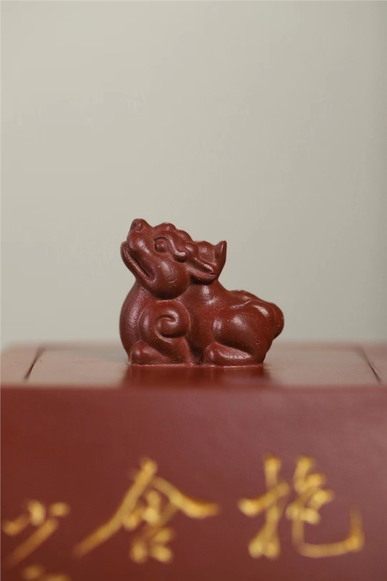 王春洪作品 四方狮尊图片