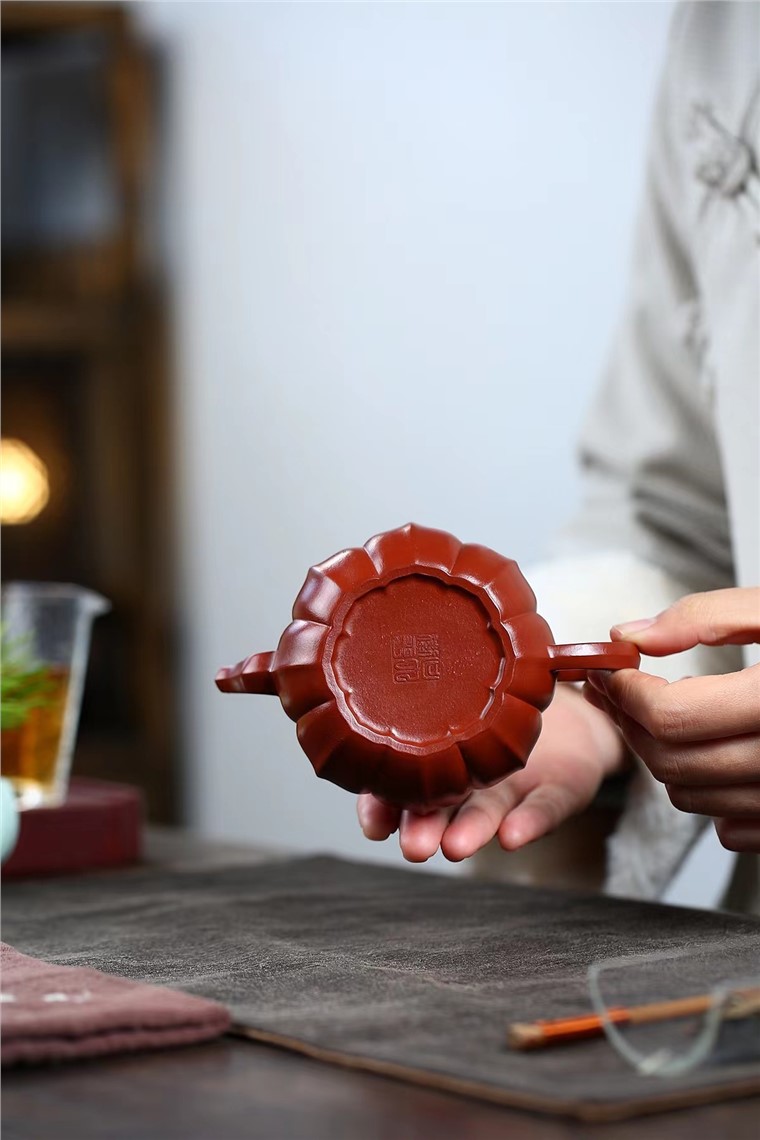 吴卫平作品 筋纹潘壶