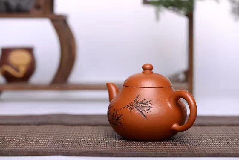强国青作品 梨形壶