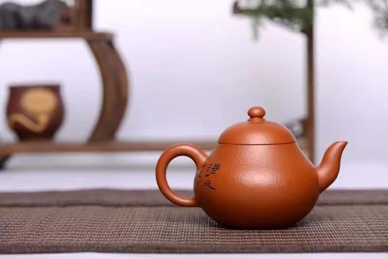 强国青作品 梨形壶