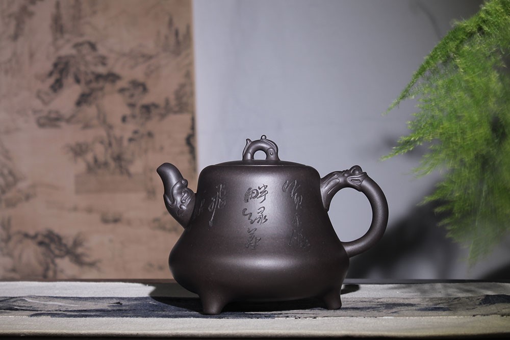 杨瑶芬作品 龙鼎