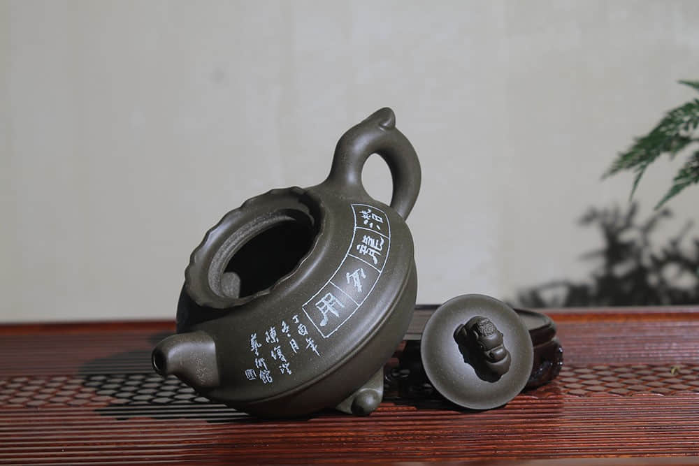 陈复澄作品 双龙戏水