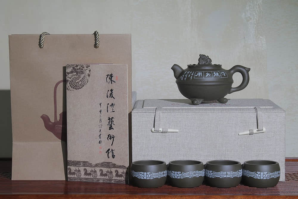陈复澄作品 双龙戏水
