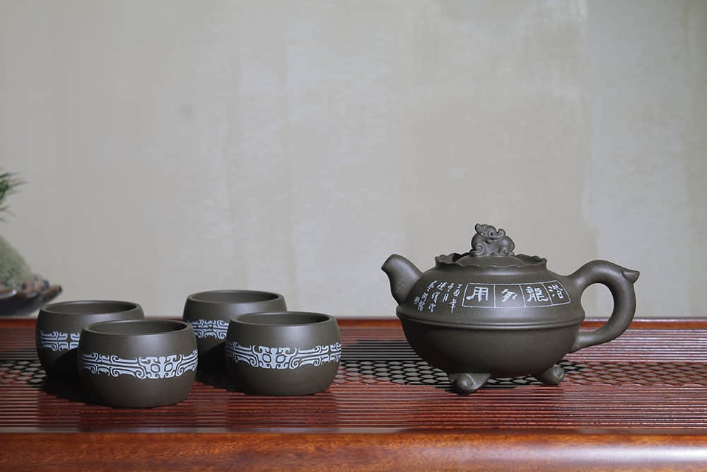 陈复澄作品 双龙戏水