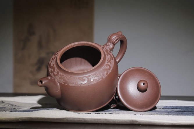 钱文英作品 龙珠