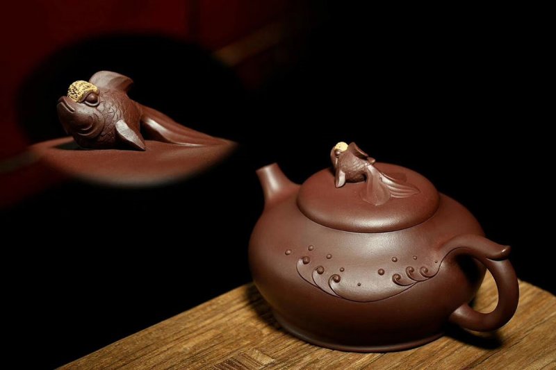 王玉芳作品 鱼戏荷池