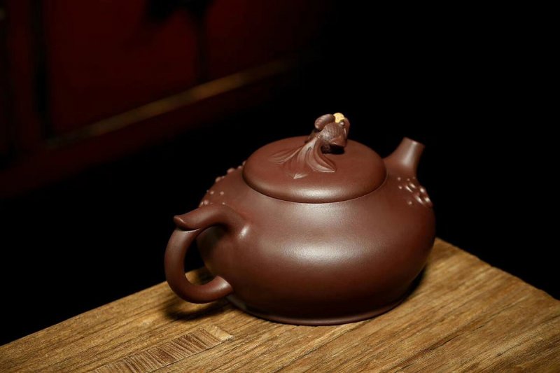 王玉芳作品 鱼戏荷池