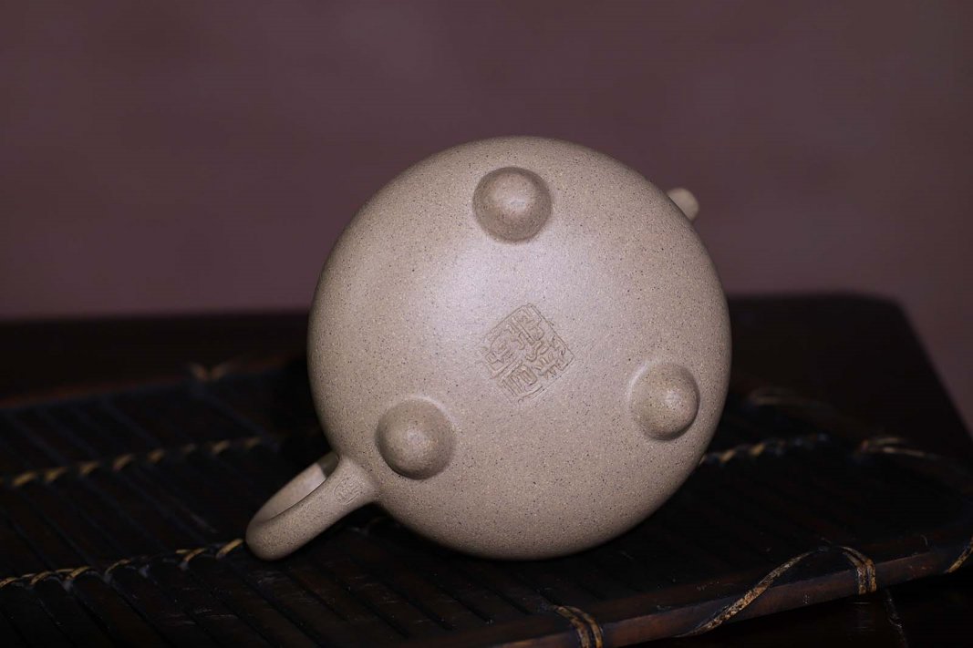 戚志君作品 炉鼎