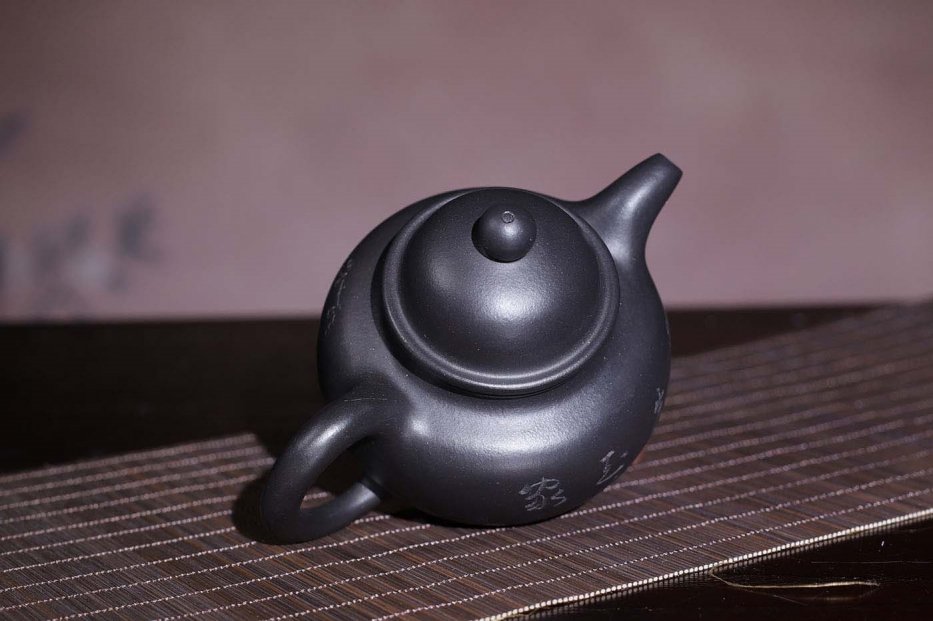 戚志君作品 掇球
