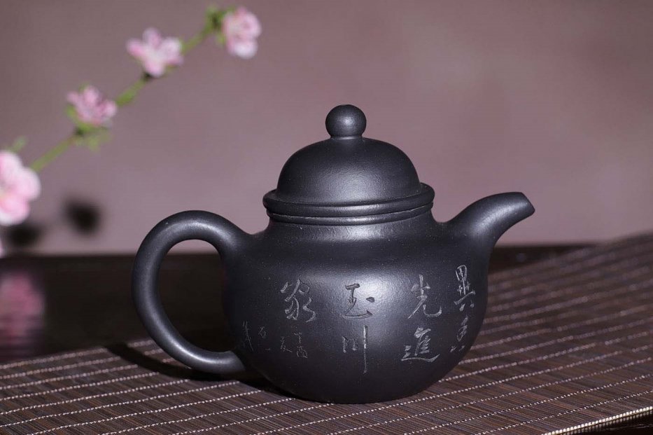 戚志君作品 掇球