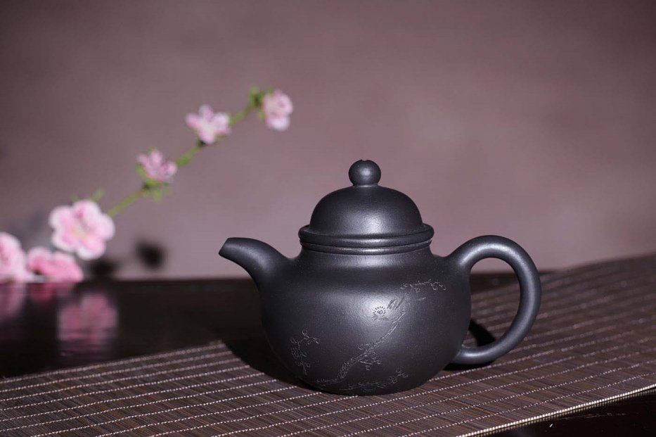 戚志君作品 掇球