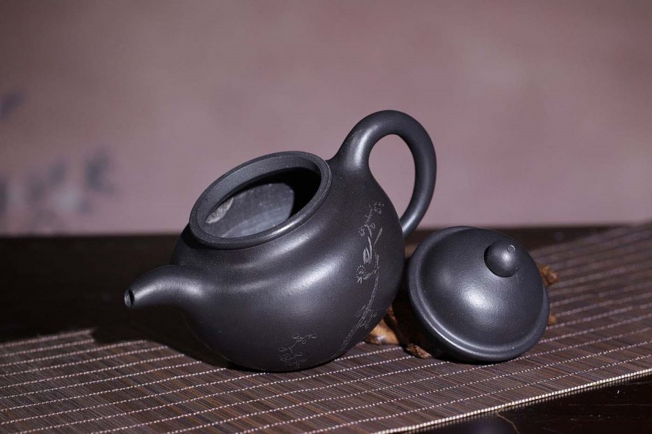 戚志君作品 掇球