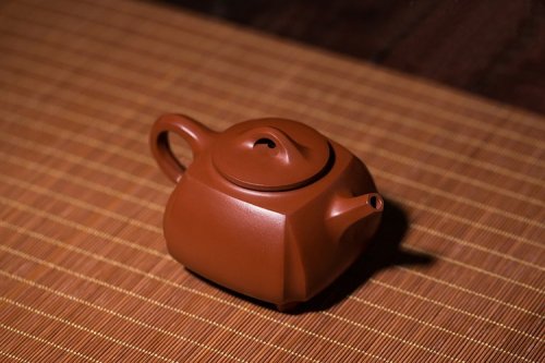 蒋华福作品 四方壶