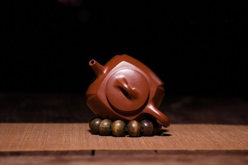蒋华福作品 四方壶