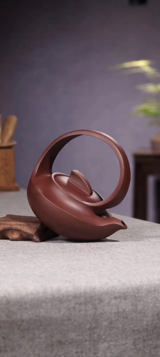 鲍玉华作品 曲壶提梁