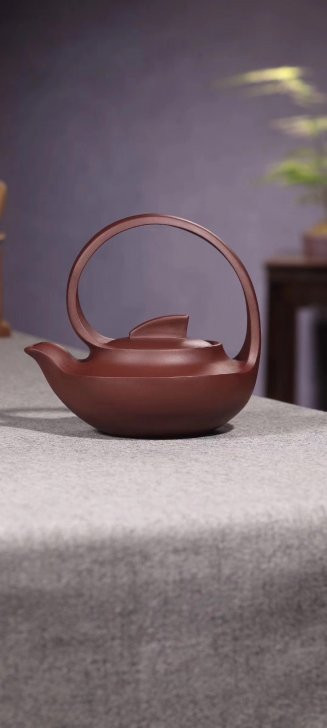 鲍玉华作品 曲壶提梁