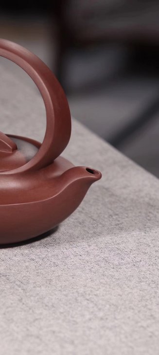 鲍玉华作品 曲壶提梁