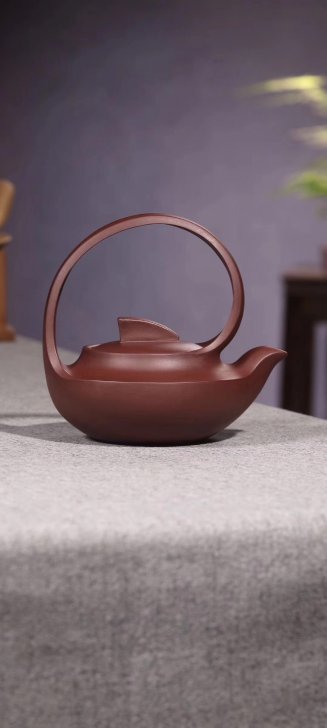 鲍玉华作品 曲壶提梁