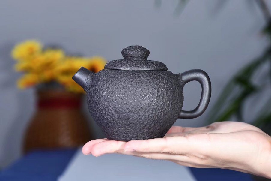 戚志君作品 顽石
