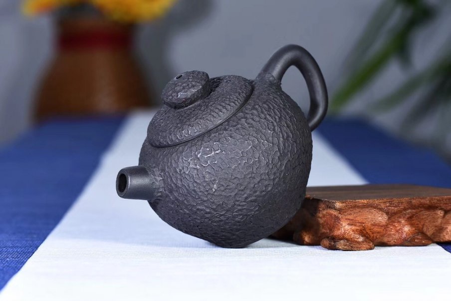 戚志君作品 顽石