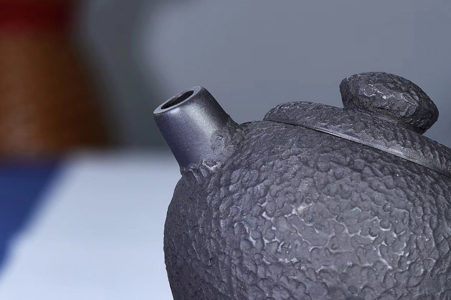 戚志君作品 顽石
