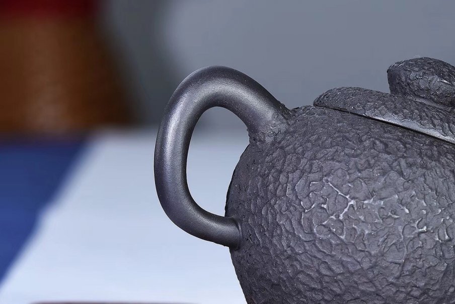 戚志君作品 顽石