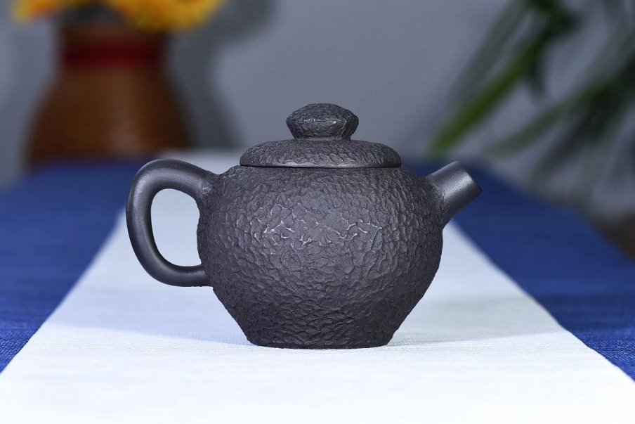 戚志君作品 顽石