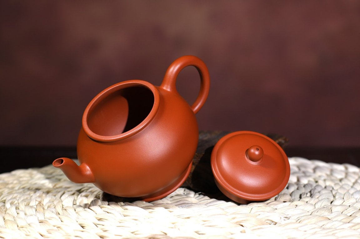 悠然紫砂作品 孟臣款高虚扁