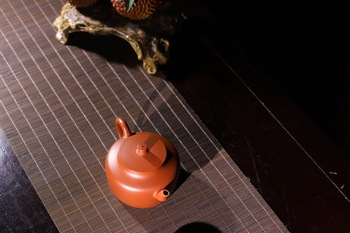 悠然紫砂作品 孟臣德钟壶