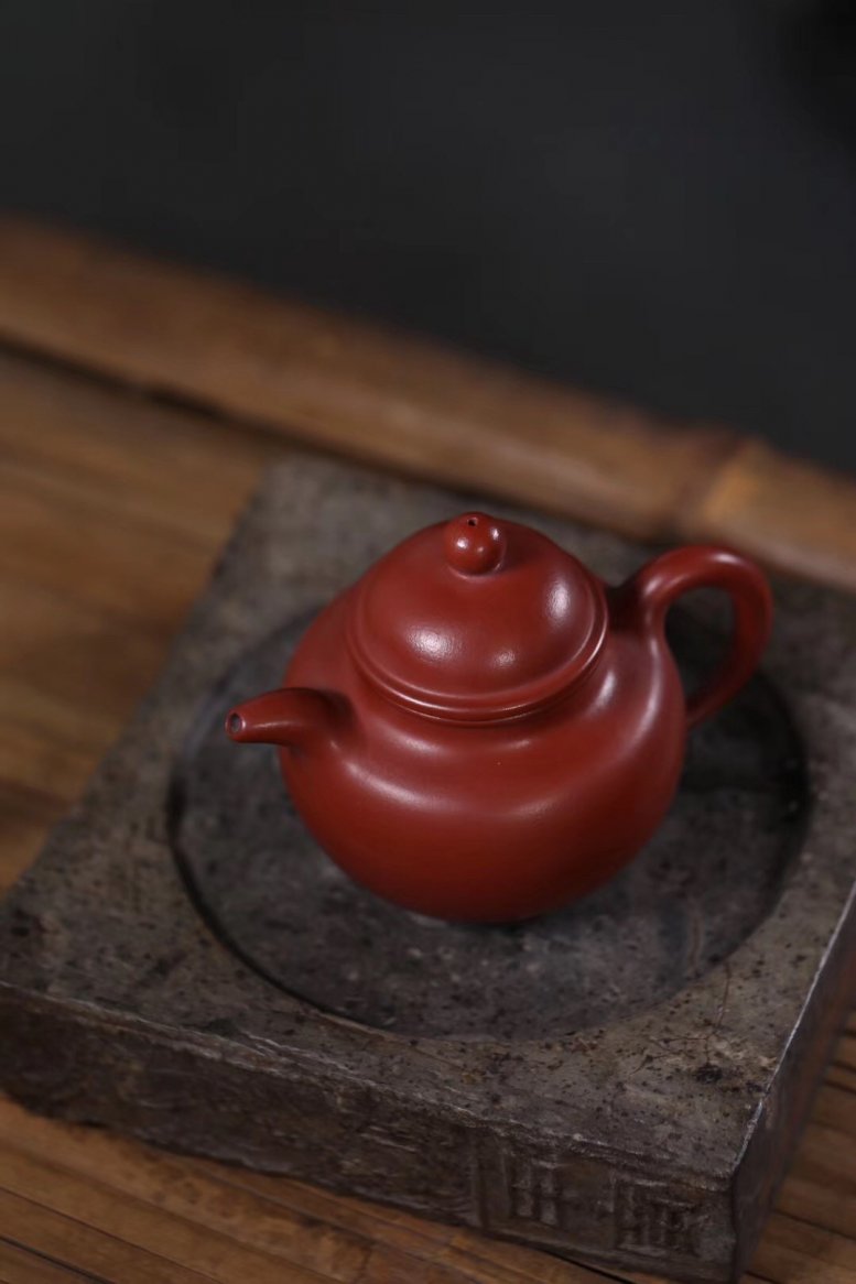 陈徒月作品 掇球