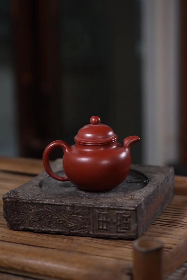 陈徒月作品 掇球