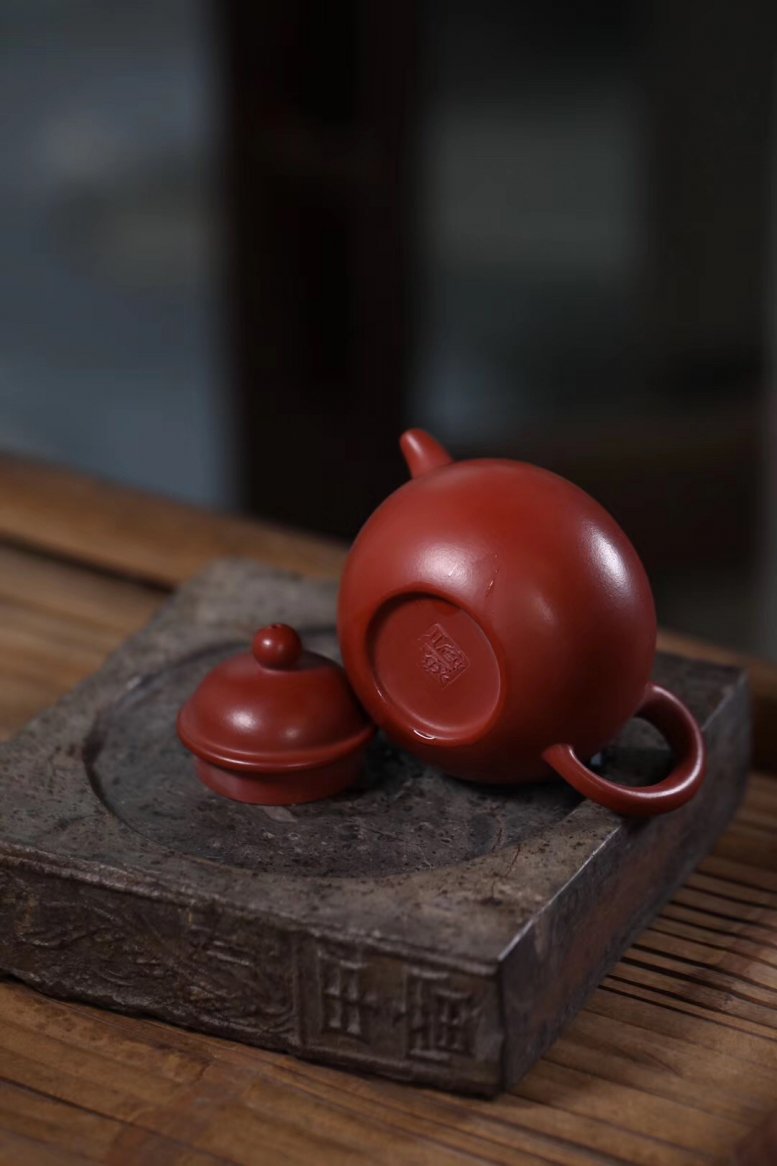 陈徒月作品 掇球