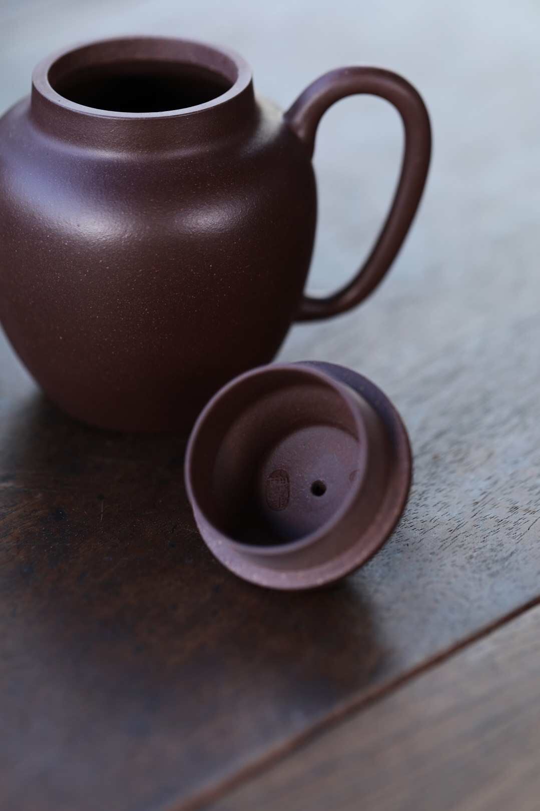 张静作品 笠帽