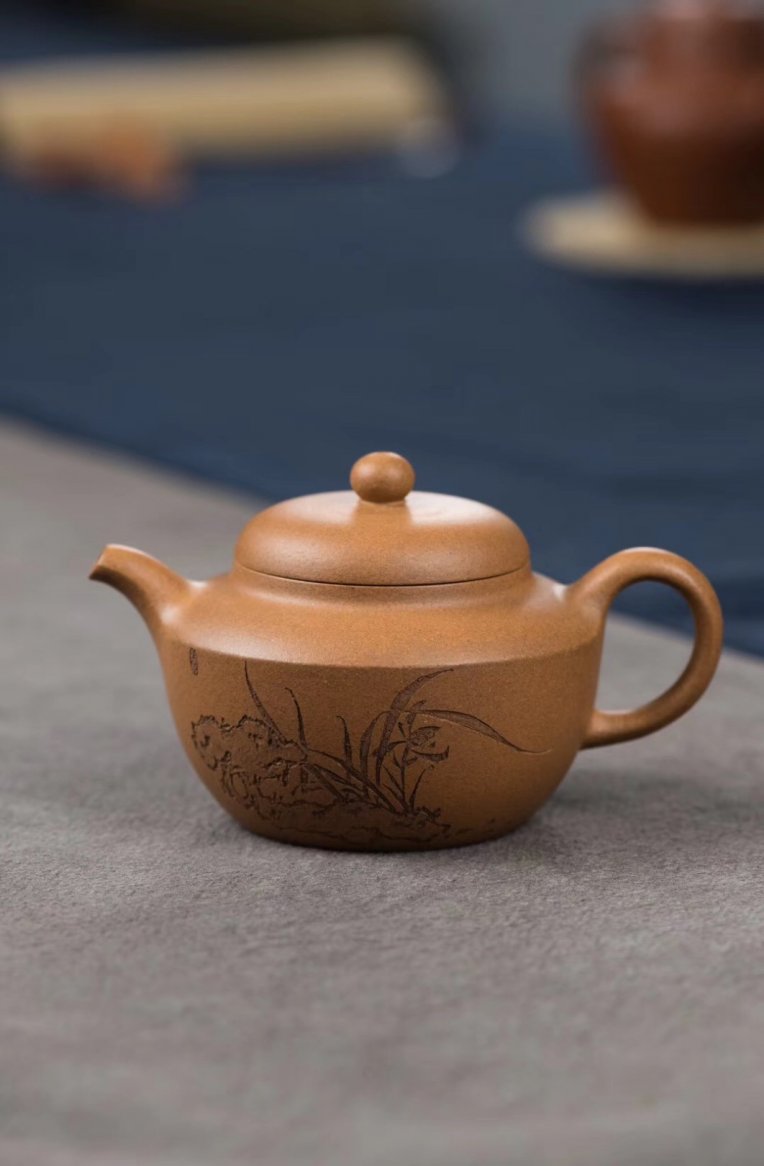 华芳作品 折肩