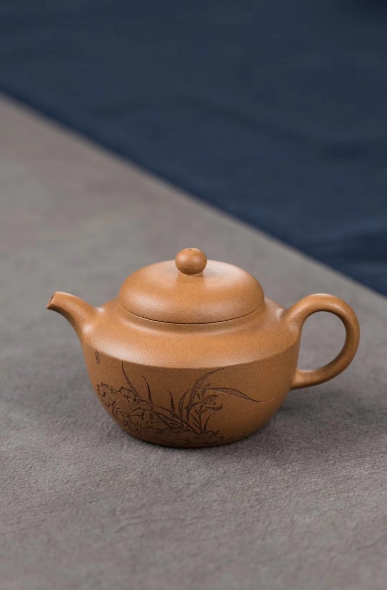 华芳作品 折肩