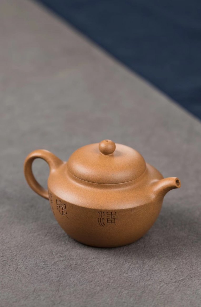 华芳作品 折肩