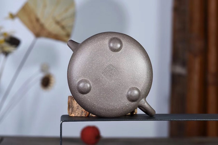 戚志君作品 三足影瓢