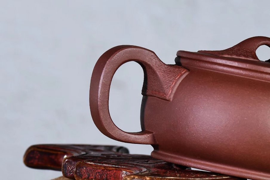 戚志君作品 皮革华亭