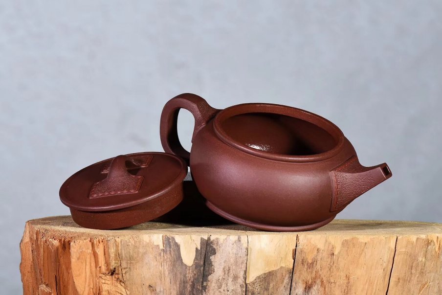 戚志君作品 皮革华亭