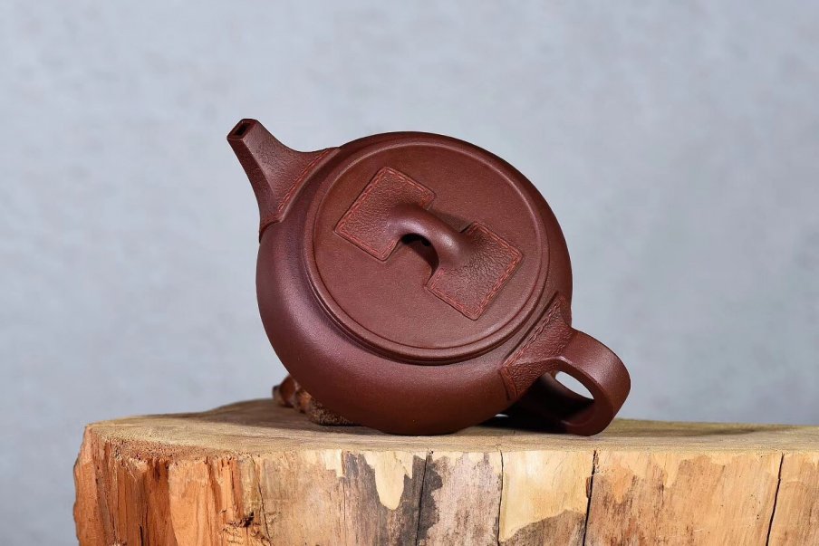戚志君作品 皮革华亭