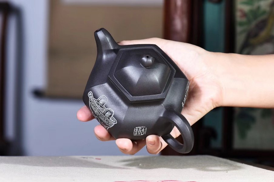 陈复澄作品 六方掇球