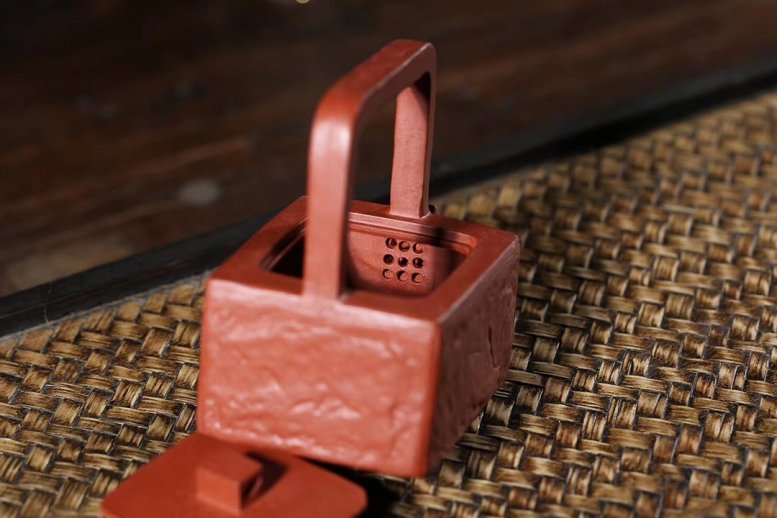 沈洪斌作品 汉韵提梁