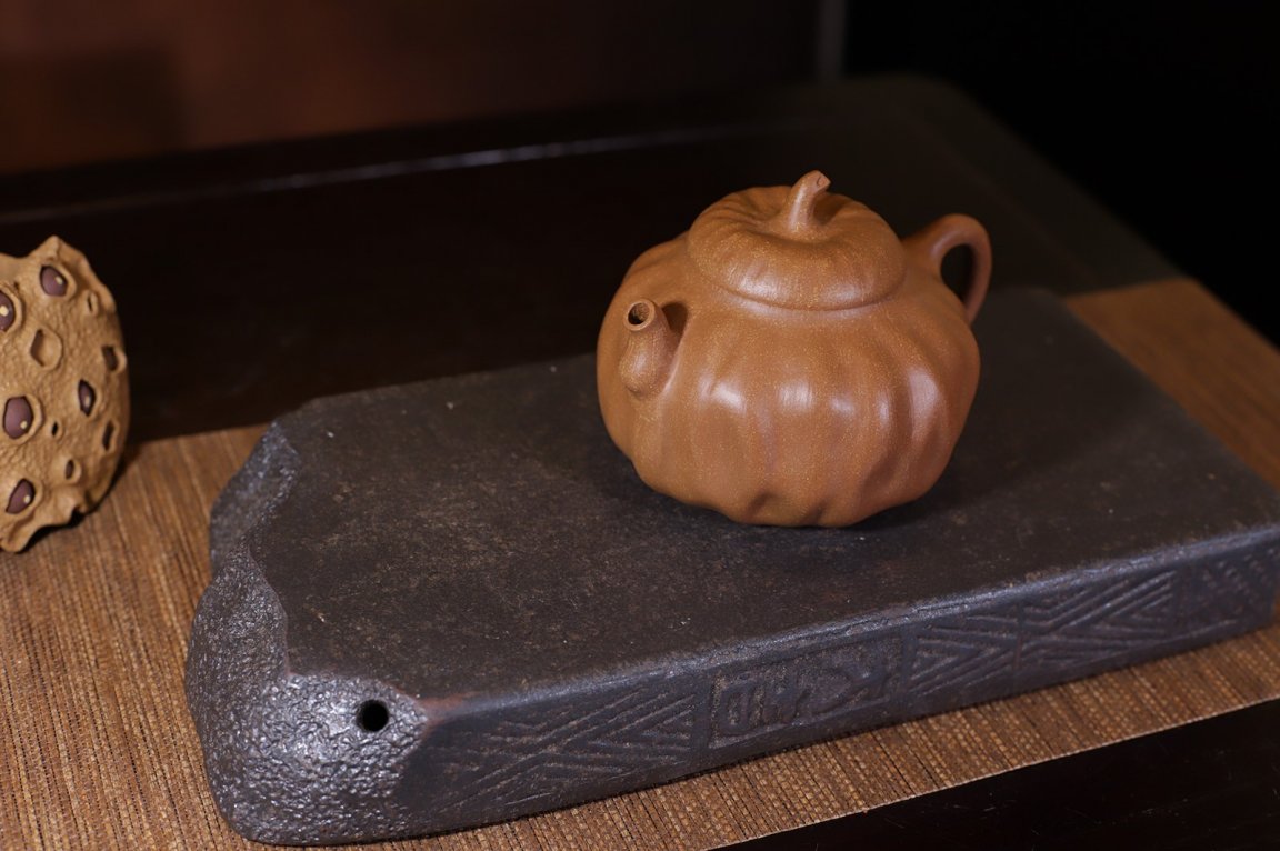 钱文英作品 矮荷韵