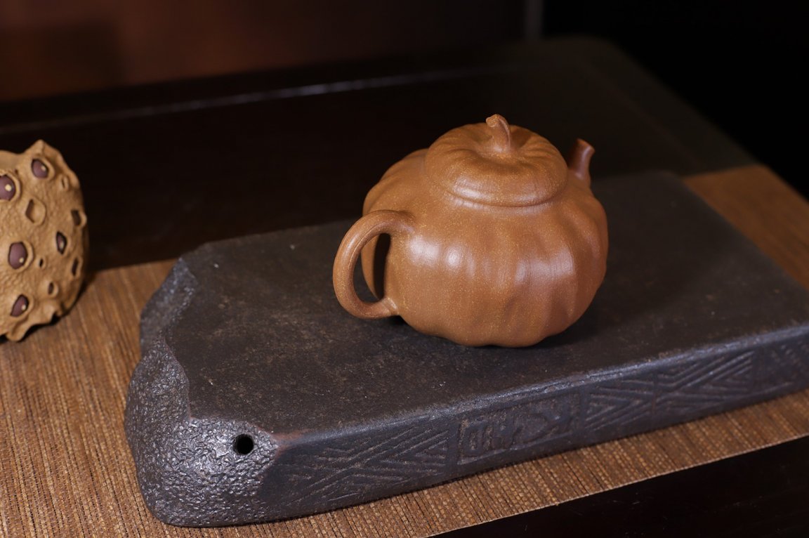 钱文英作品 矮荷韵