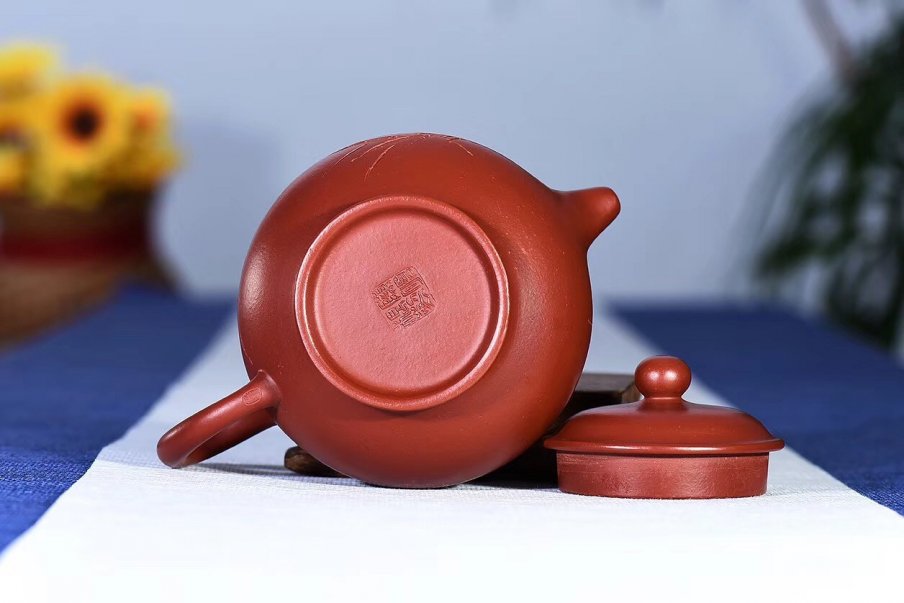 陈顺根作品 掇只壶