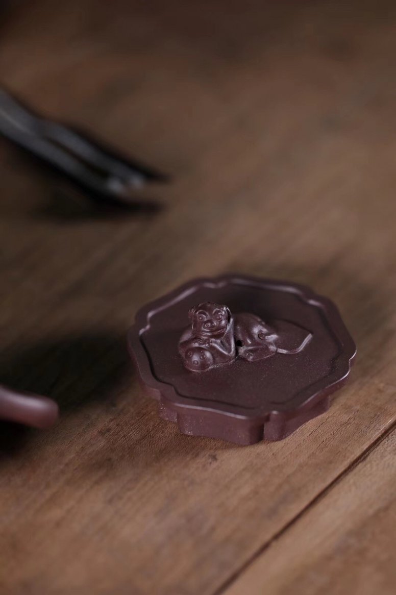 王健伟作品 狮球